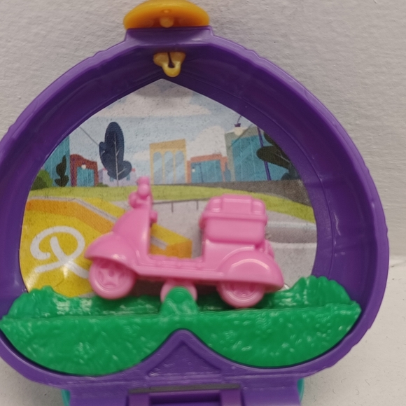 Polly Pocket 2017  Mattel Tiny Pocket Places Picnic Compact **Complete** - Picture 10 of 13